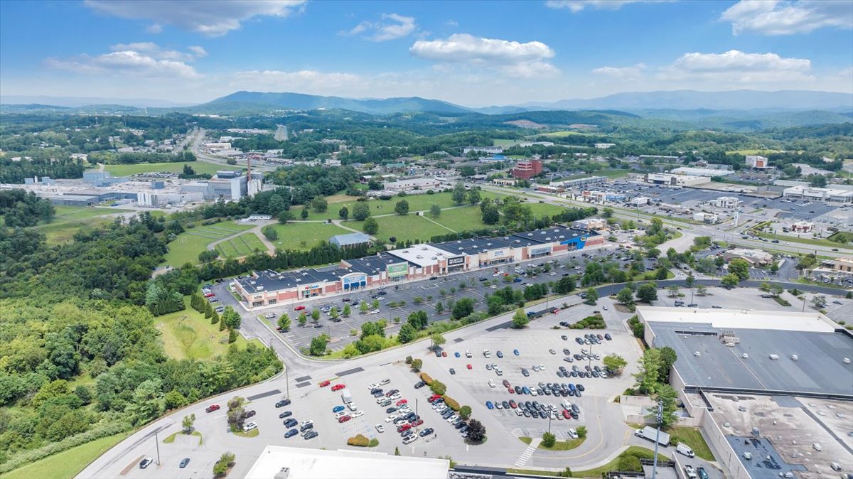 135 Shoppers Way image