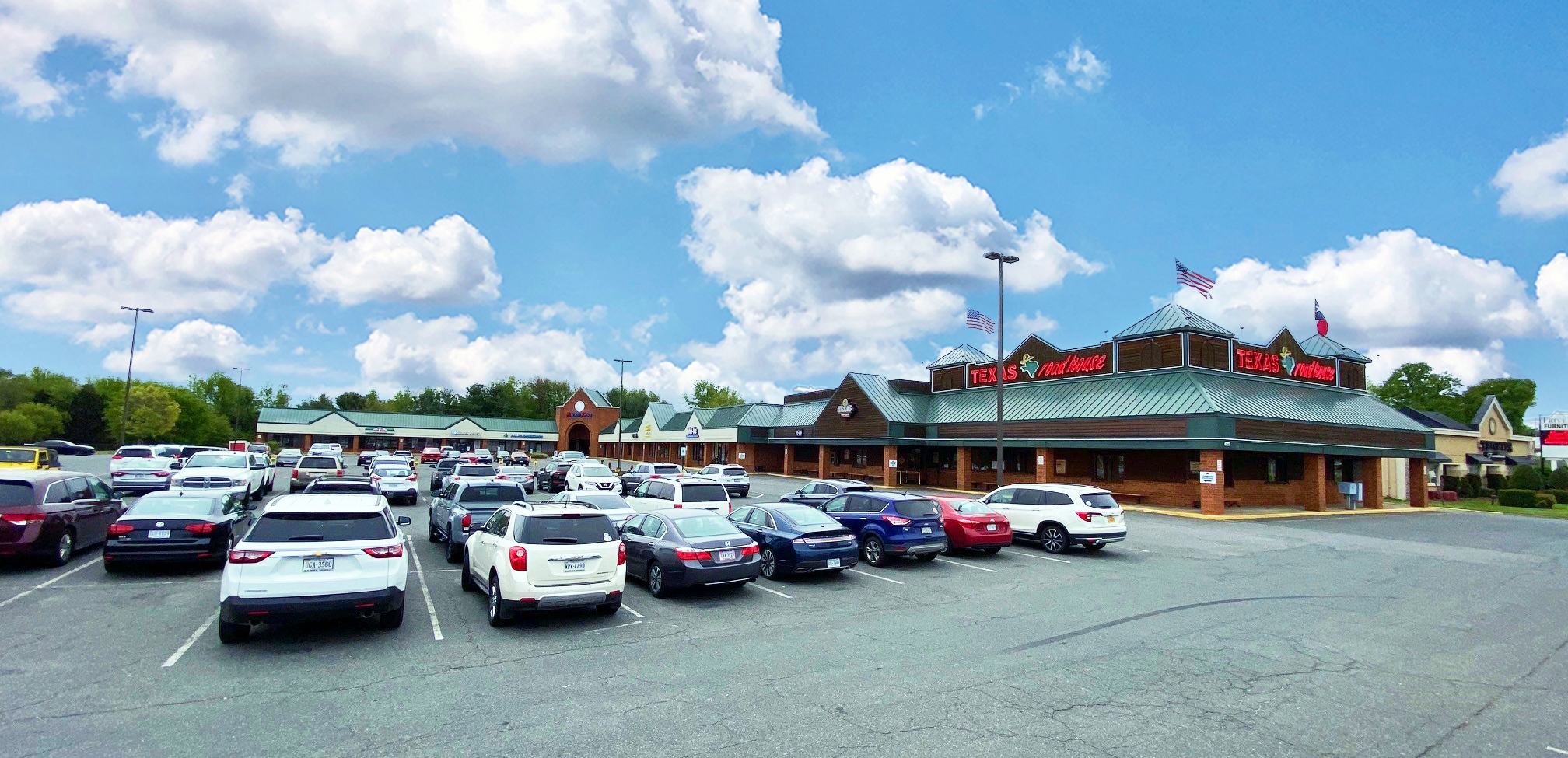 Plank Road Plaza image